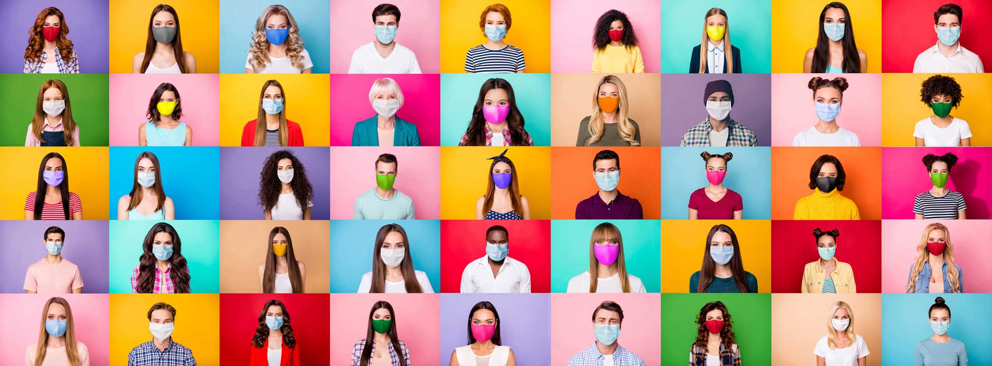 Employés portant des masques pendant la pandémie